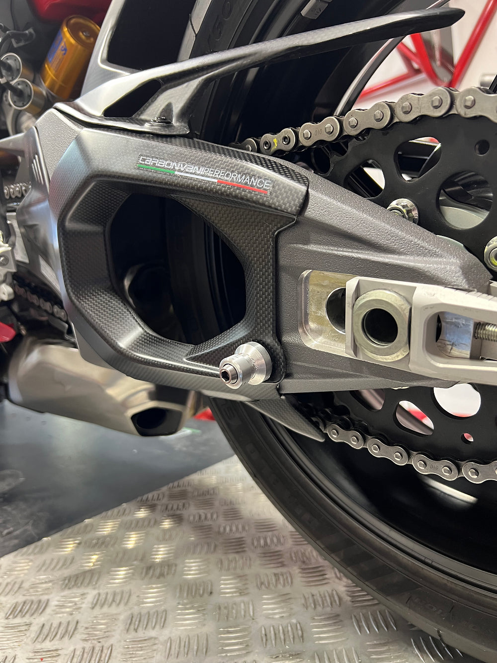 PROTECTION BRAS OSCILLANT CARBONE G+D DUCATI PANIGALE V4 S 2025