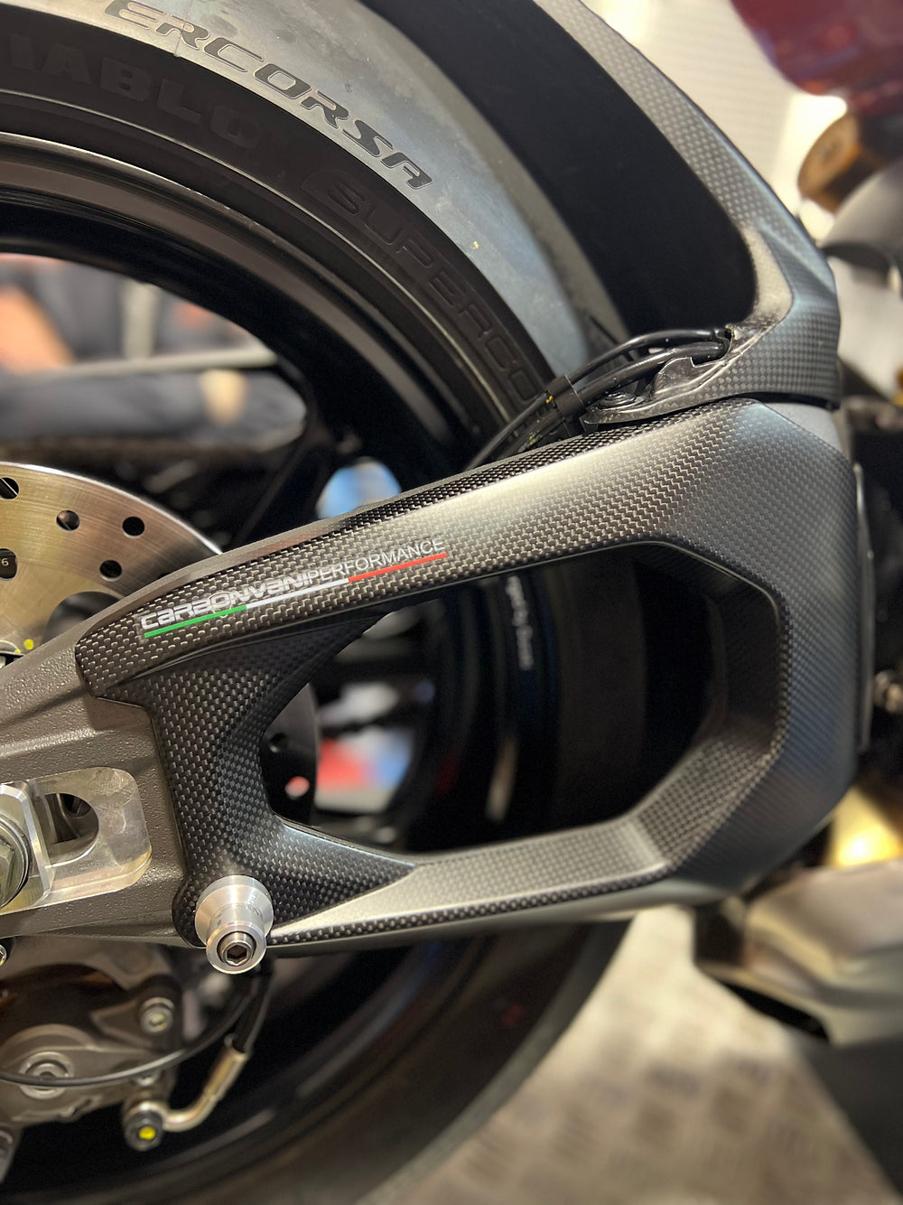 PROTECTION BRAS OSCILLANT CARBONE G+D DUCATI PANIGALE V4 S 2025