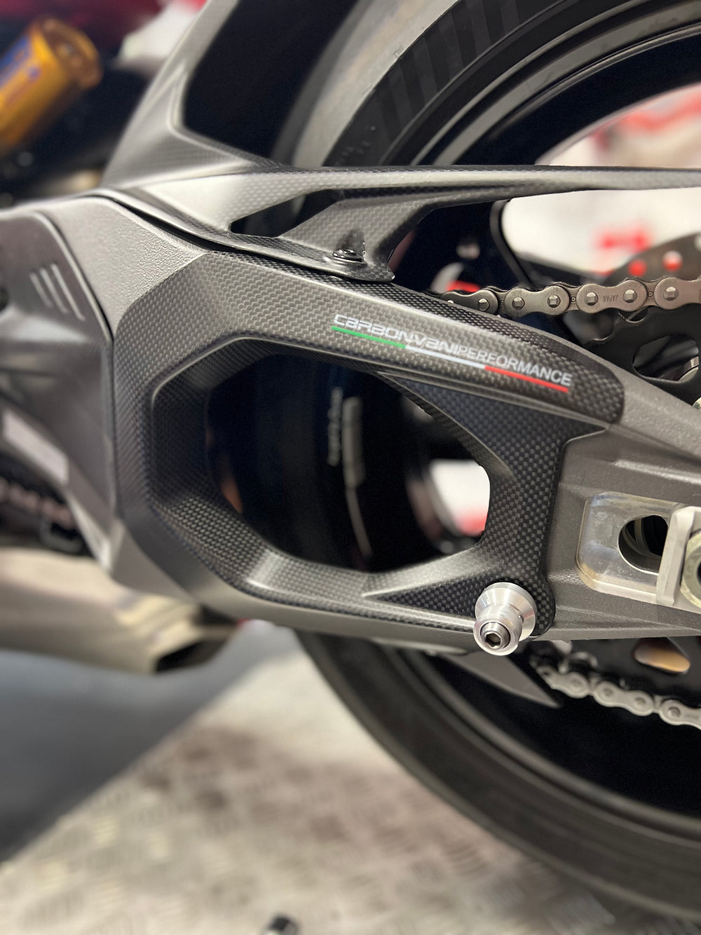 PROTECTION BRAS OSCILLANT CARBONE G+D DUCATI PANIGALE V4 S 2025